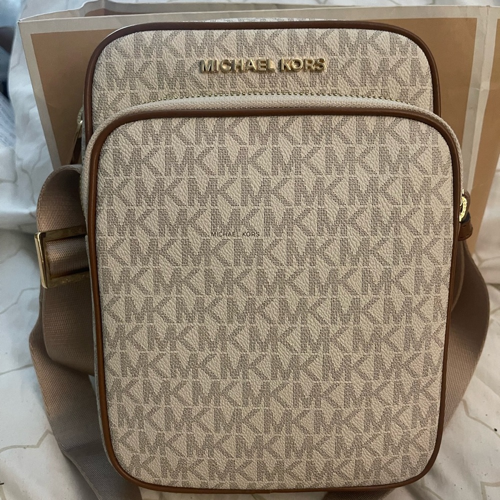 NEW with tag Jet Set travel bag by Michael Kors cross body bag